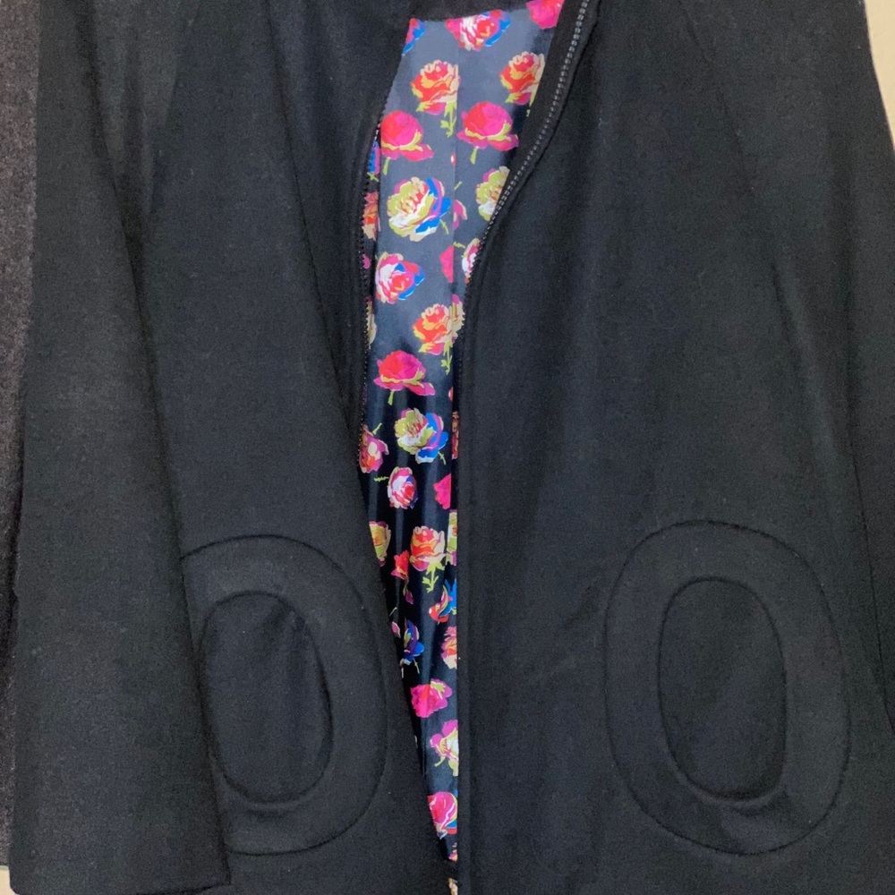 Women’s Coat - Picture 3 of 5